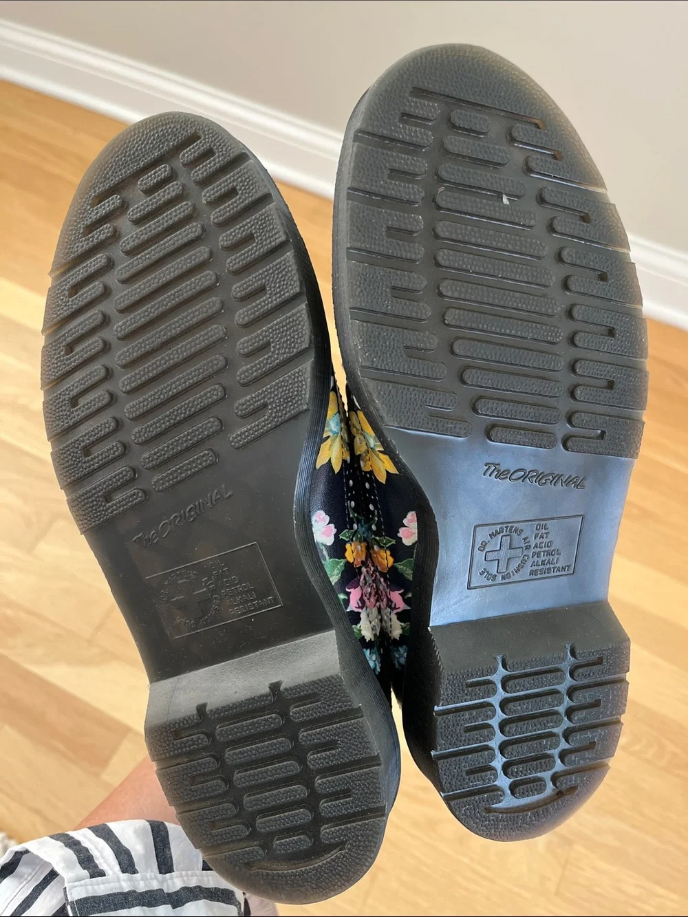 Dr. Martens Darcy Black Leather Oxford Shoes with Multicolor Floral Print size 8
